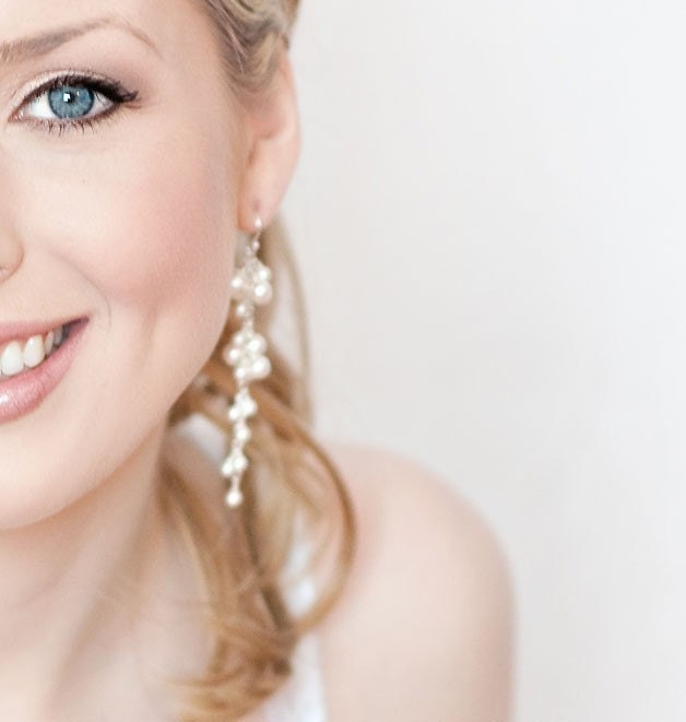Long Pearl Bridal Earrings. Ivory Wedding Earrings, White Pearl Earrings. Vintage Style Wedding Wedding Jewellery. Ivory Pearl Jewelry