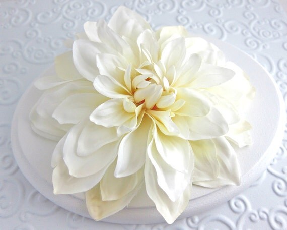 Branco suave flor Dahlia fascinador grampo de cabelo