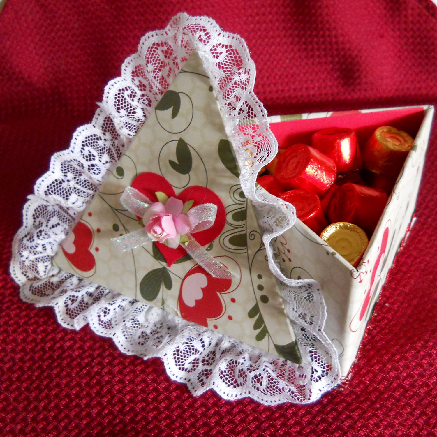 Sweetheart Triangular Box