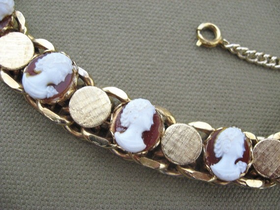 Vintage Bracelet Brown Cameo Head Chunky Chain