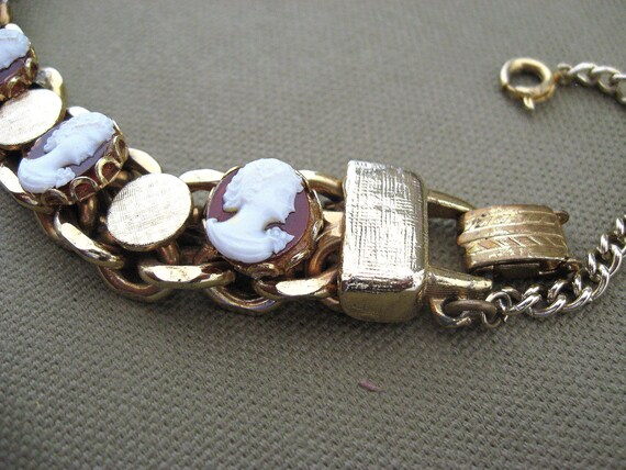 Vintage Bracelet Brown Cameo Head Chunky Chain