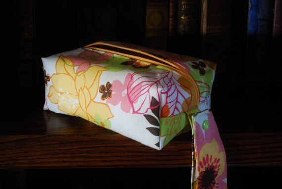 Boxy toiletry bag - cosmetic bag