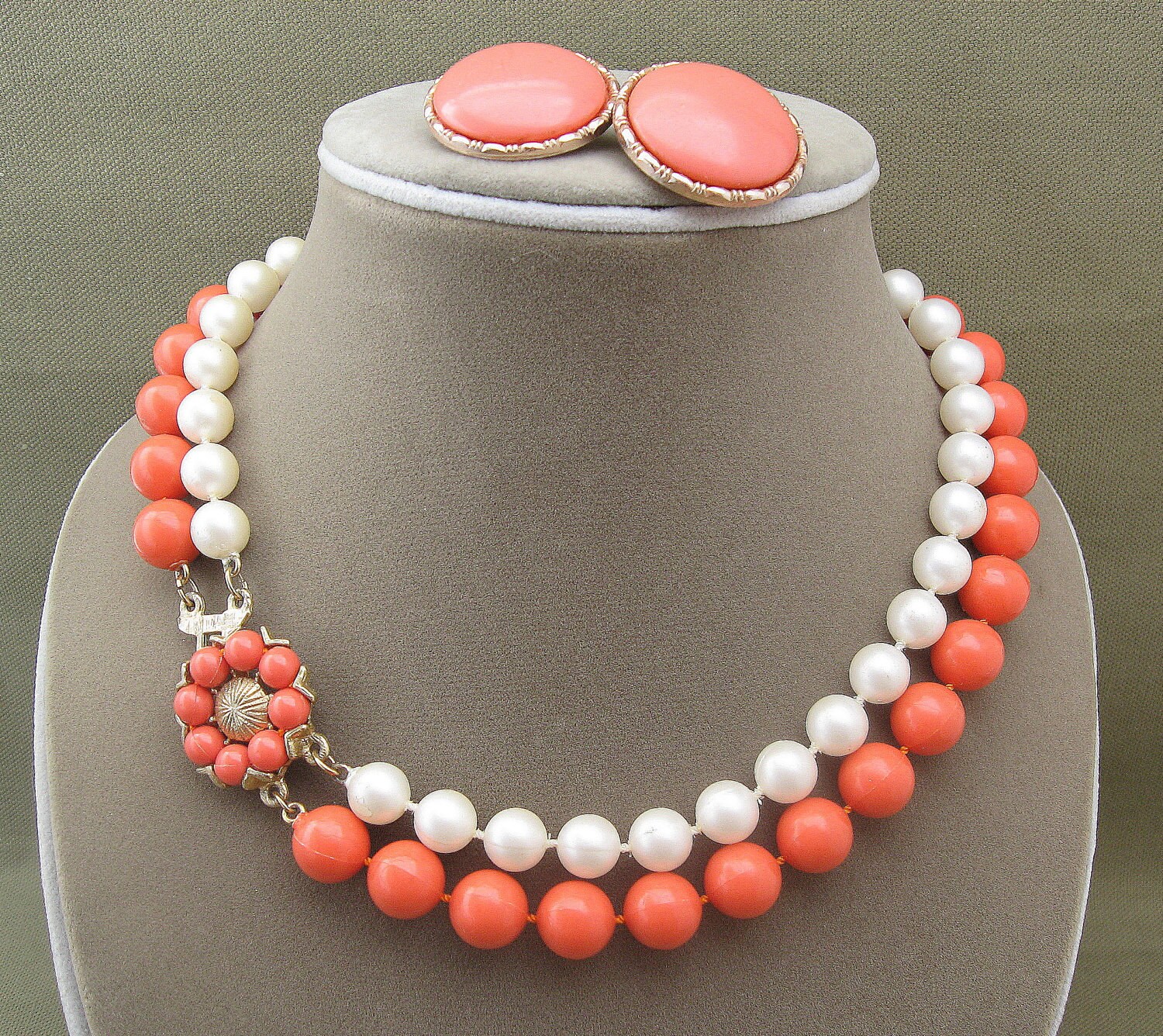 Coral White Vintage Bead Necklace Set