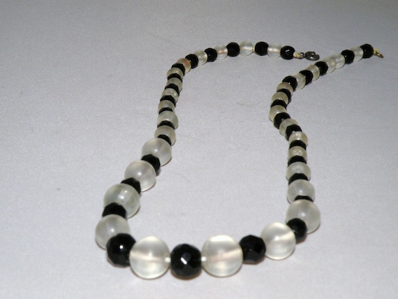 1930s black and white frosted glass bead necklace