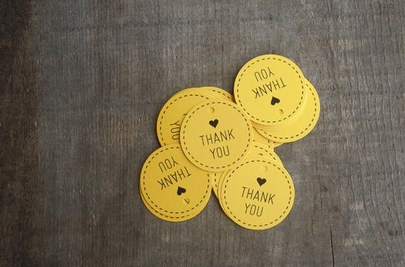 30 Round Wedding Favor Tags DAISY YELLOW From StarlingMemory