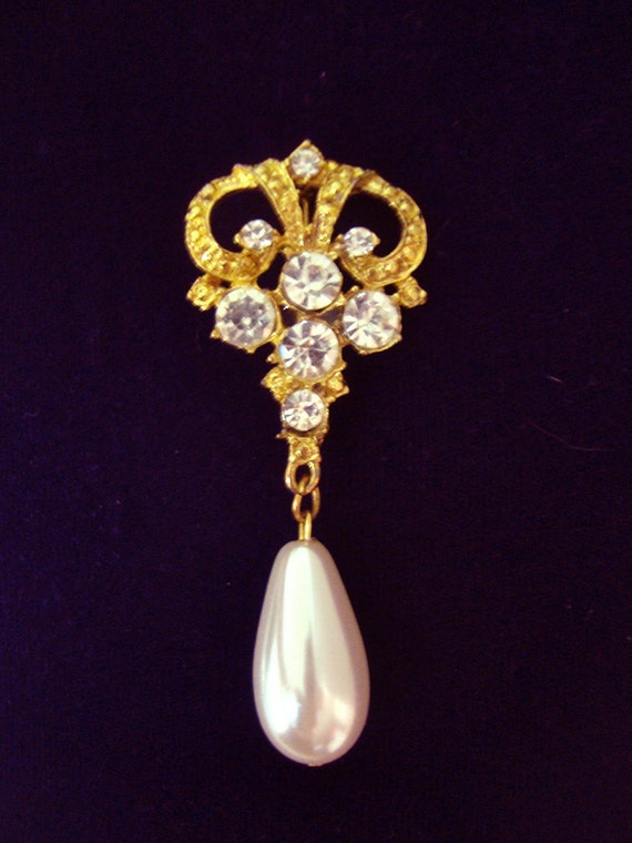 Fleur de Lis Baroque Pearl Brooch with Rhinestones