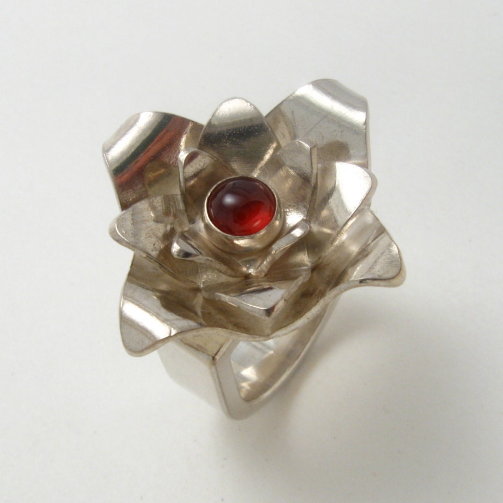 Sterling Silver Lotus Ring with 5mm Garnet size 6.5