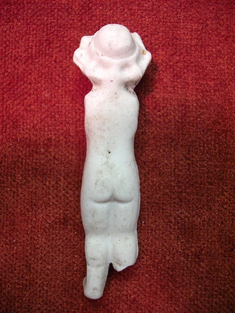 1 Freezing Frozen Charlotte Doll With Bonnet - Lot 5