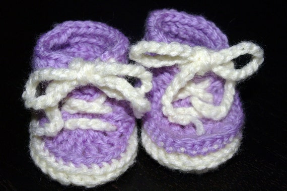 sneaker style crochet baby booties in purple
