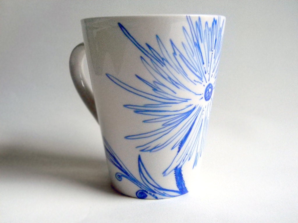 Mug - Hand painted - Blue flower by Artisvast