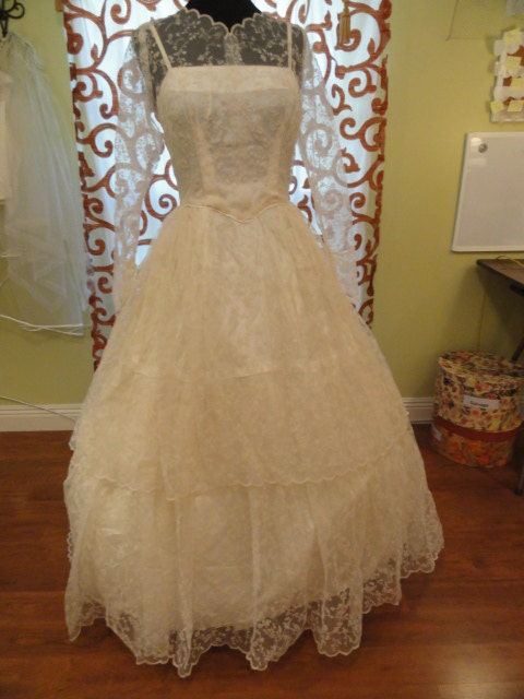 Vintage Wedding Dress Cream Lace Tiers