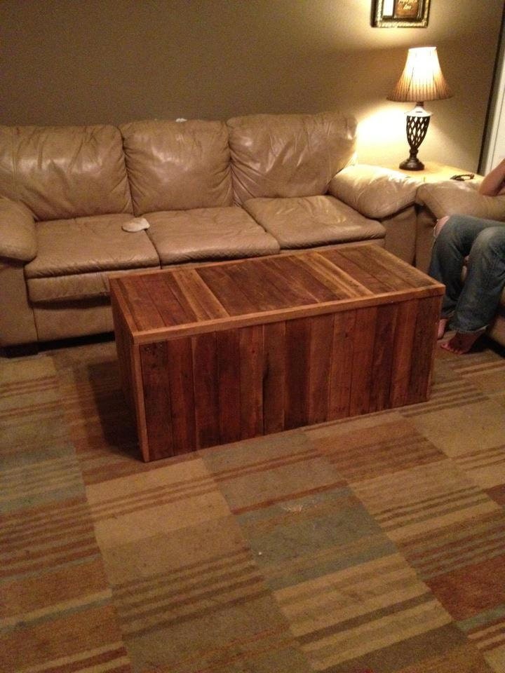Almacenamiento del tronco de madera reciclada.