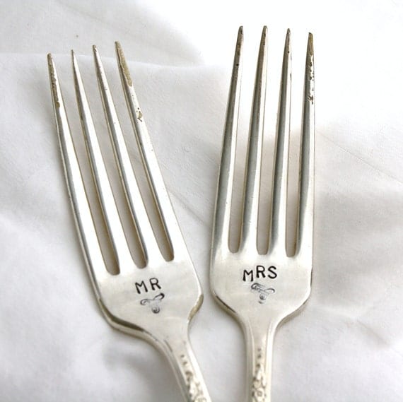 Mr and Mrs hand stamped wedding forks. Handstamped forks for wedding gift, engagement gift or wedding cake.