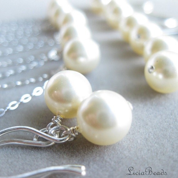 6 Bridesmaid Jewelry gift sets in sterling silver and pearl necklaces and earrings , choose your color (cream shown)