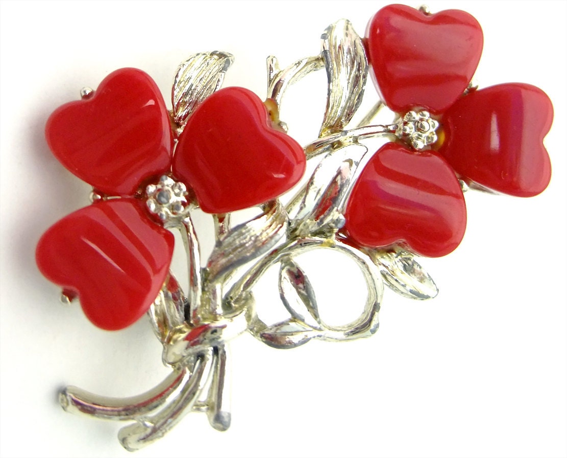 Vintage Flower Pin Thermoset Plastic Brooch by mysweetiepiepie