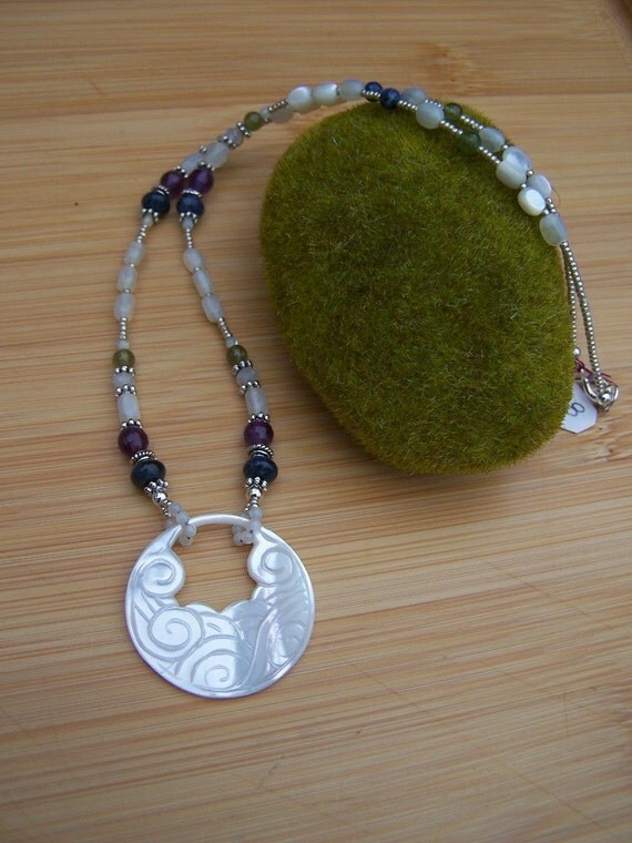 Mother Of Pearl Kumo Necklace Preview 3