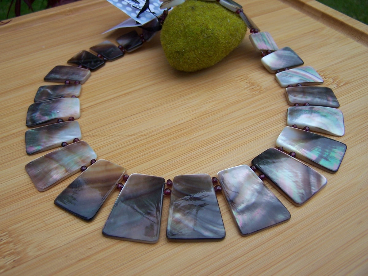 Black Lip Shell Collar Necklace Preview 2