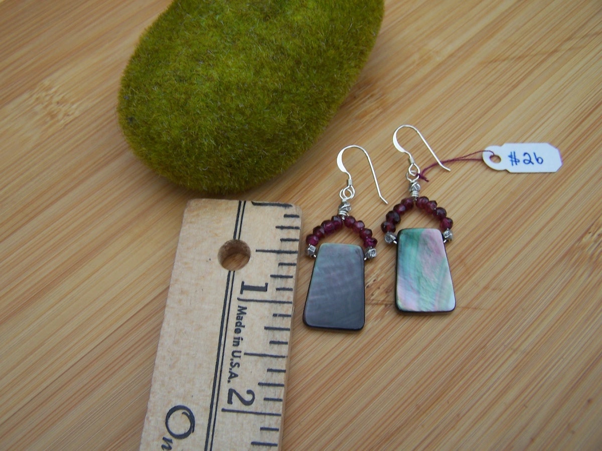 Black Lip Shell Earrings Preview 4