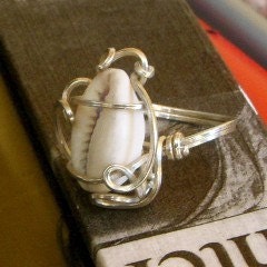 Royal Cowrie Shell Wirewrapped Ring Sz 6 in SS