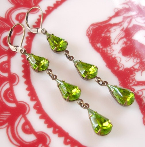 Les petites poires triolet-Vintage Glam Olivine Earrings