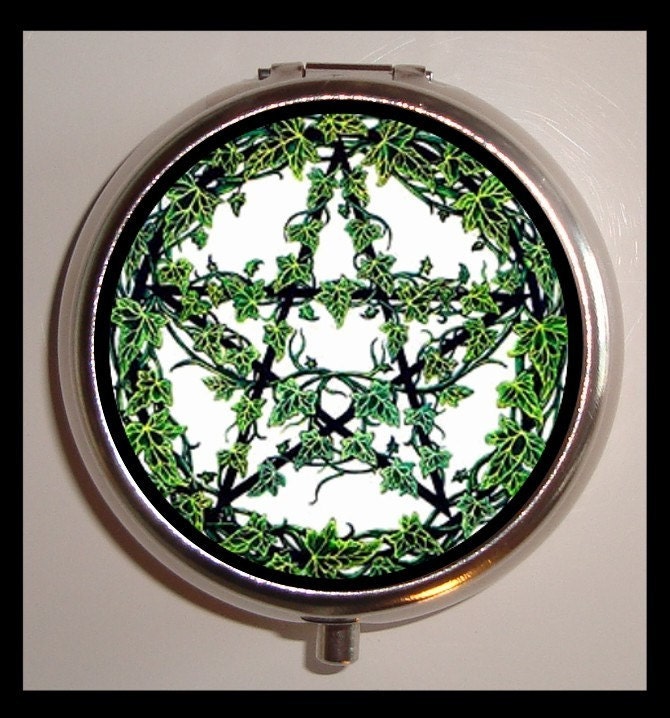Wiccan Wreath Pentagram Pill box Pillbox Case Holder Trinket Box Sweetheartsinner Witches, Bats, Cauldren Thirties