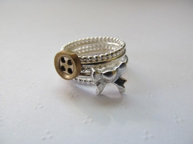 Bitty Bow Ring - bronze