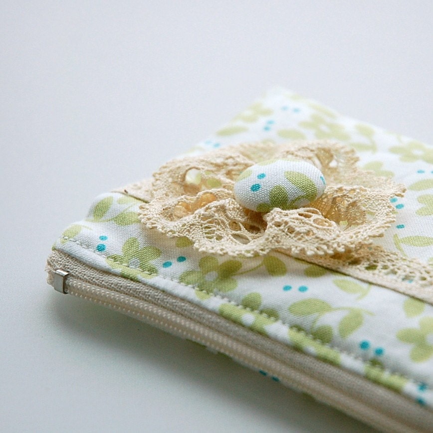 Apple Green Daisy Purse