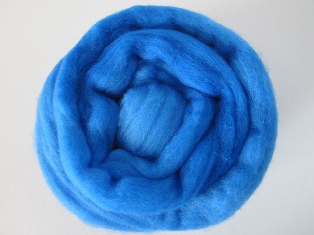Roving Singles 1oz Sapphire Merino (with a free sample of matching Firestar)