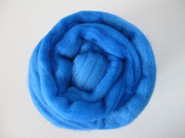 Roving Singles 1oz Sapphire Merino (with a free sample of matching Firestar)
