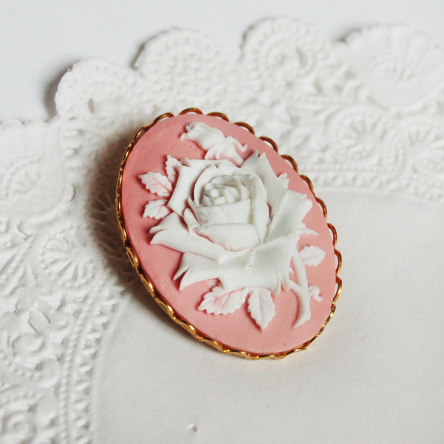 Pink And White Cameo Brooch - Rose