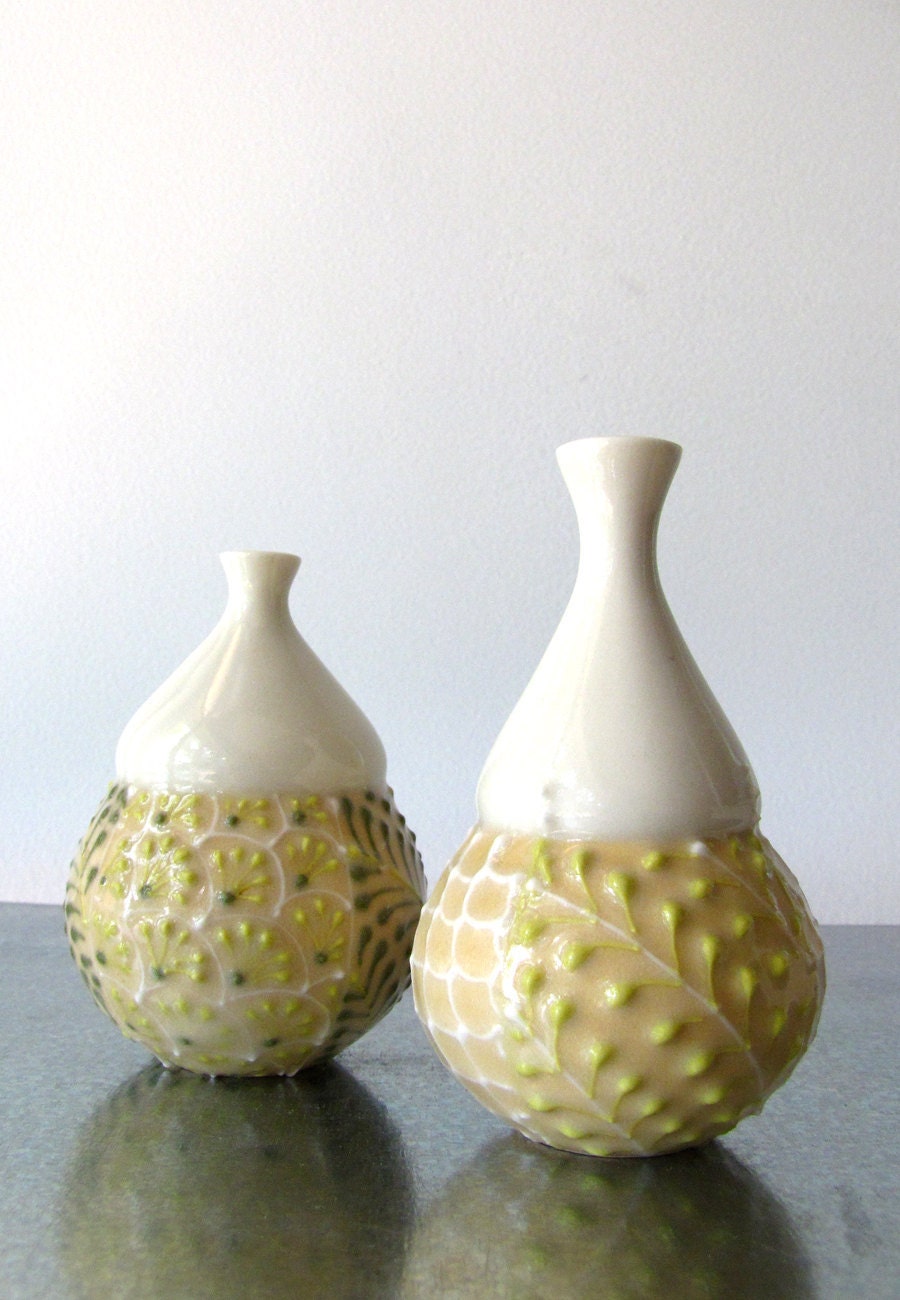 Single Cream Bud Vase