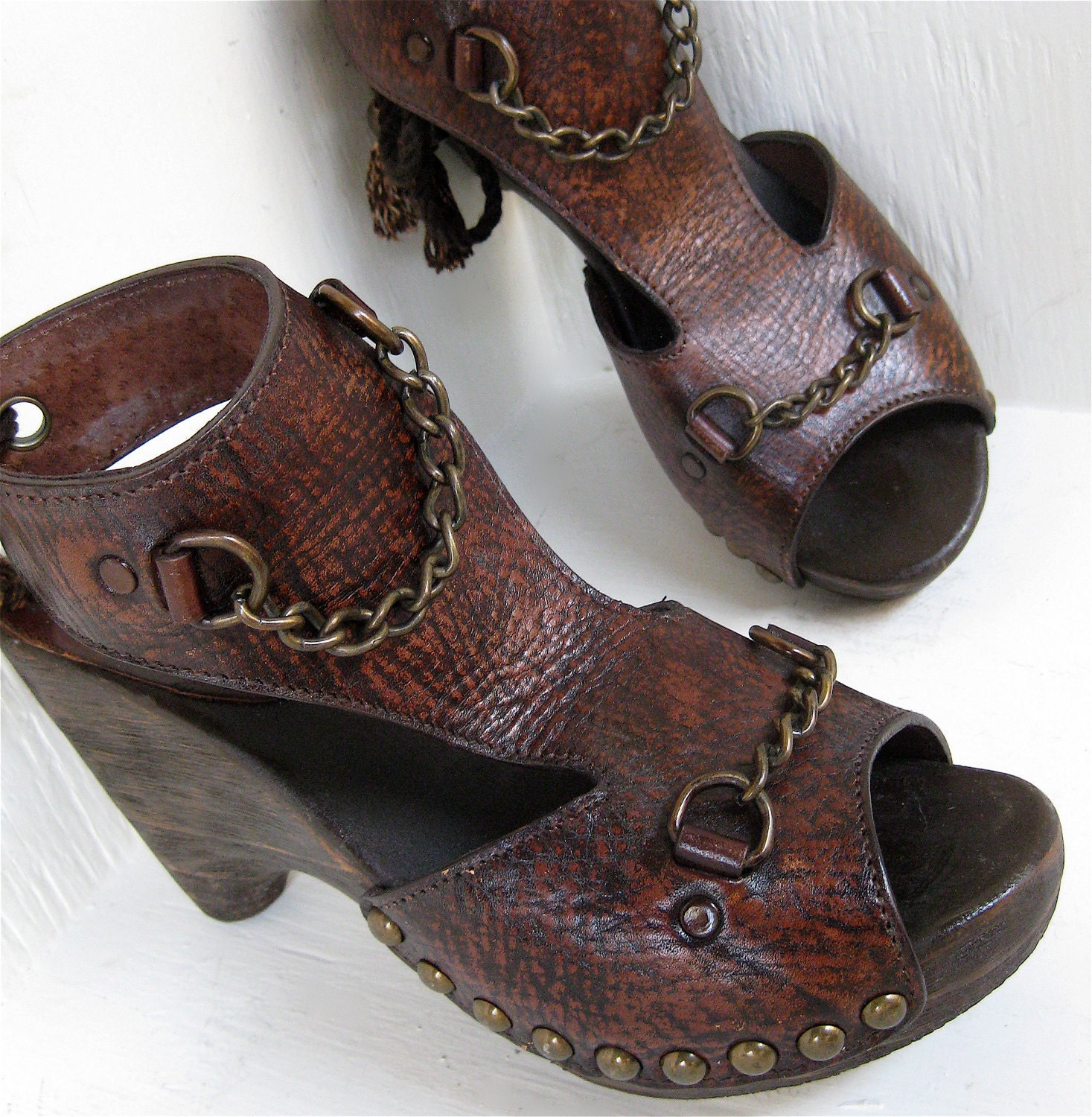 Gladiator Clog Shoe Brown Leather Wooden Wedge Chain Detail Antique Brass Tie back Karen Kell Collection