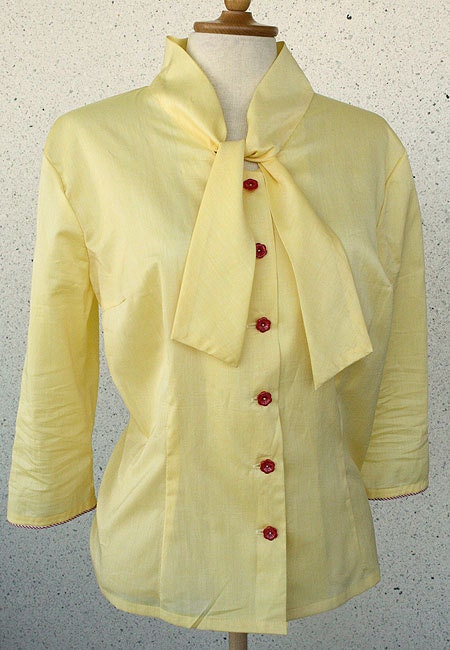 Lydia - blouse, light yellow with flower buttons, sleeve detail, size US 8