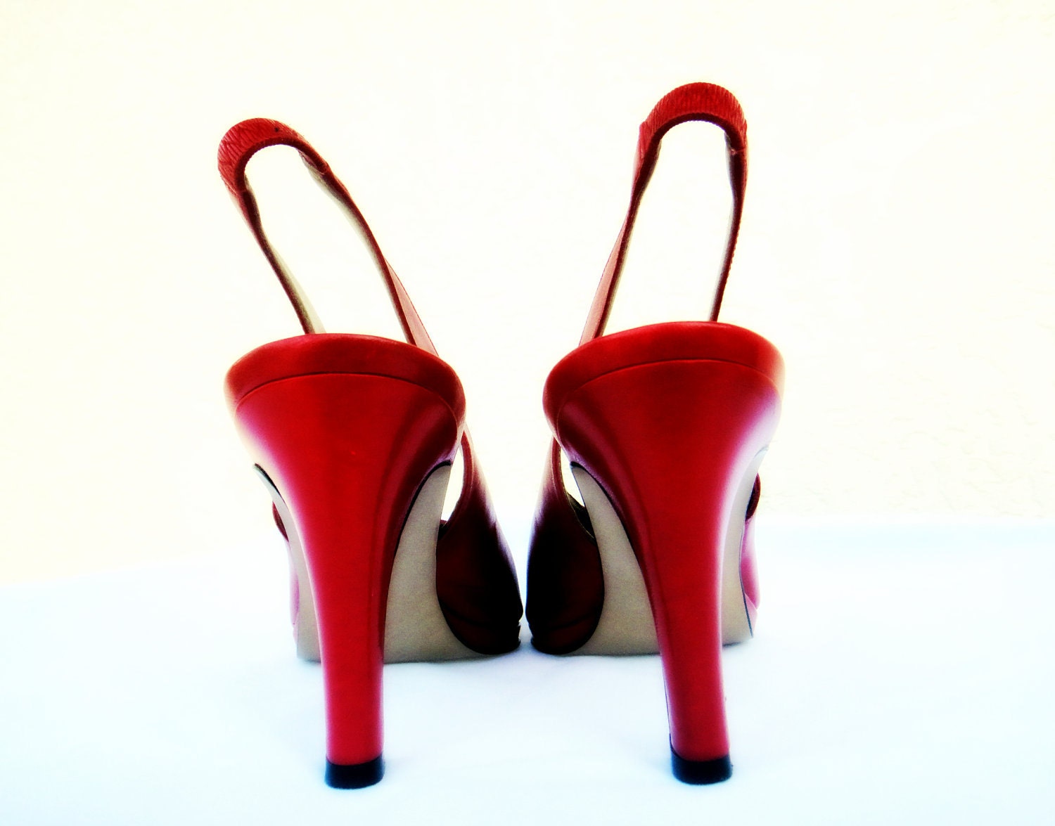 Fire Engine Red Heels . Proxy . Slingback shoes . Vintage Size 8