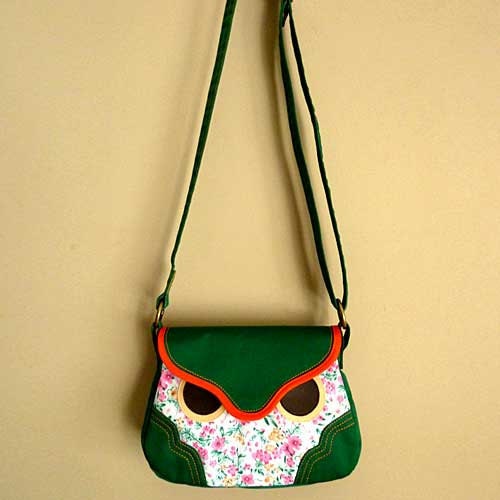 Hoot The Owl Sling Purse (Vintage Cherry Posies)
