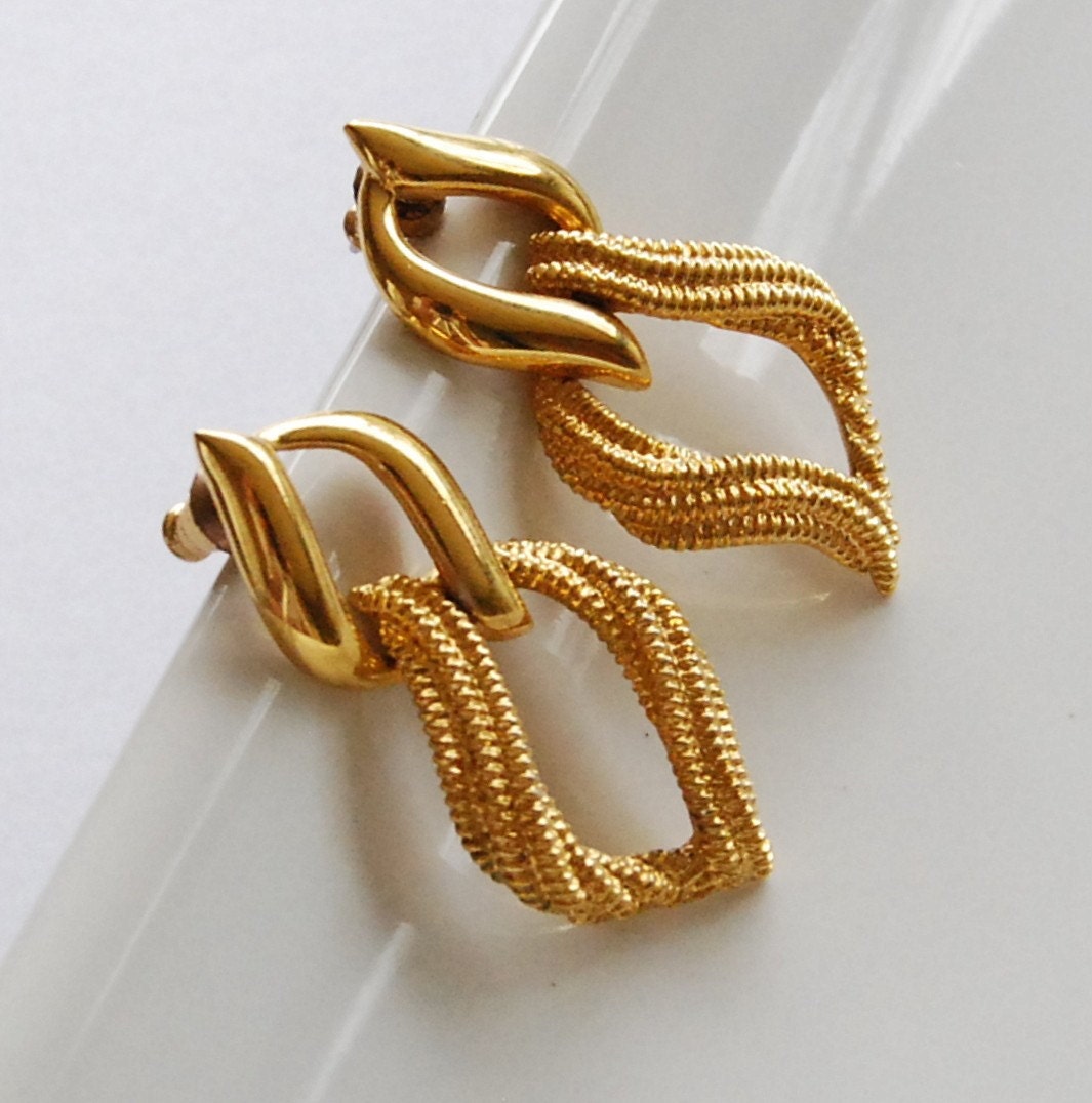 Vintage Napier Pierced Earrings Goldtone Textured Moroccan Dangles