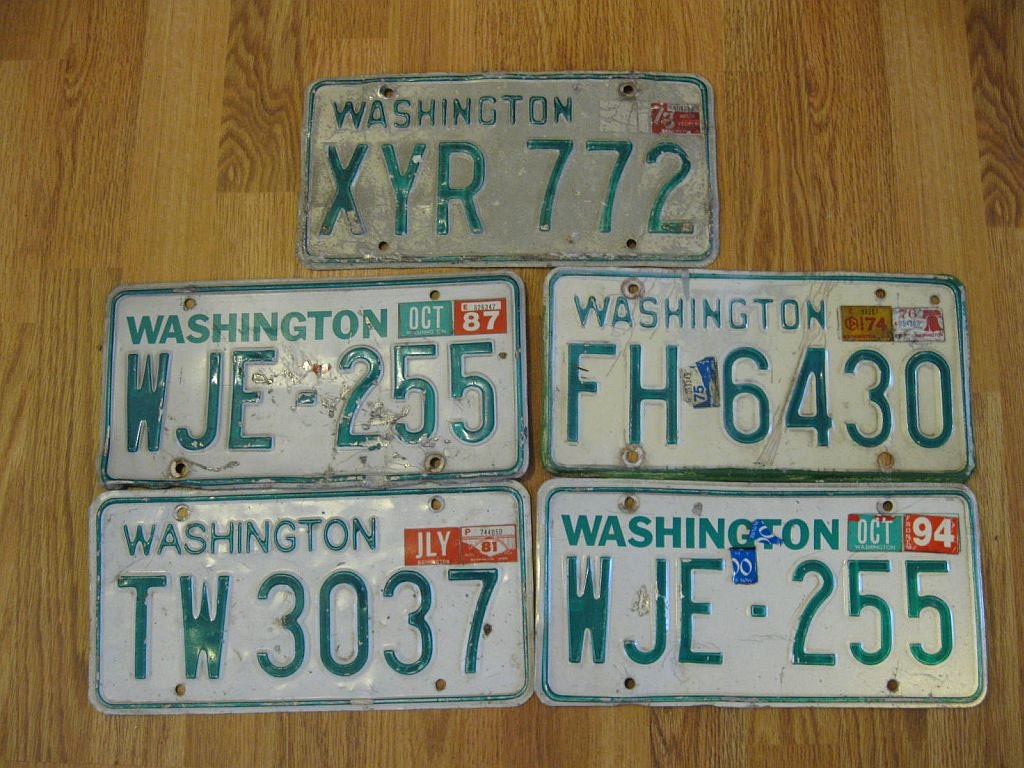 Vintage Wyoming License plate clock