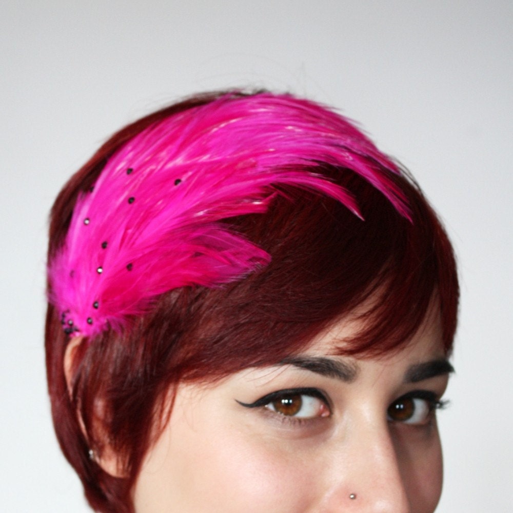 Feathered fascinator hot pink with black rhinestones