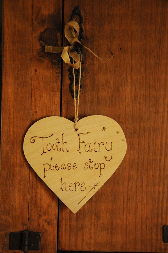Tooth fairy sign, heart sign, wooden door hanger, 'Tooth Fairy Please Stop Here' engraved with pyrography