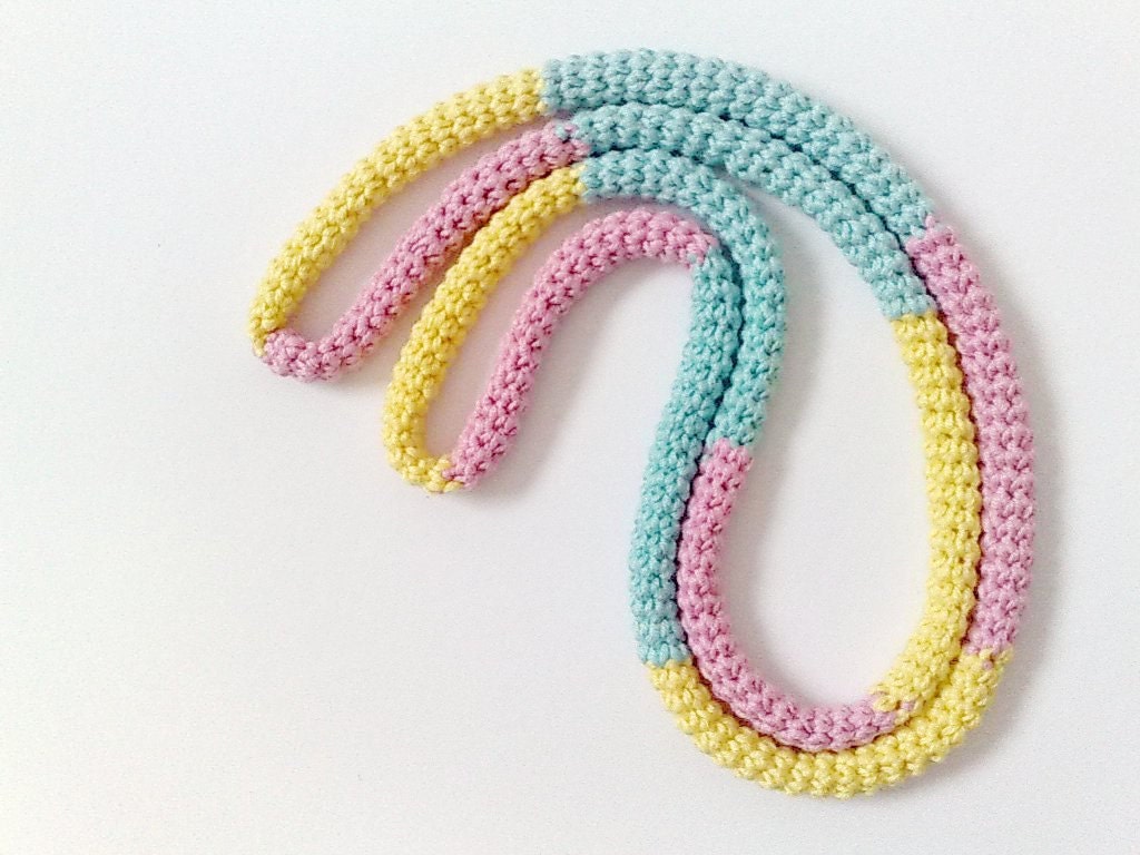 BONBON POWER crochet necklace rope lariat pastel neon spring fashion yellow pink blue kawaii candy supersweet