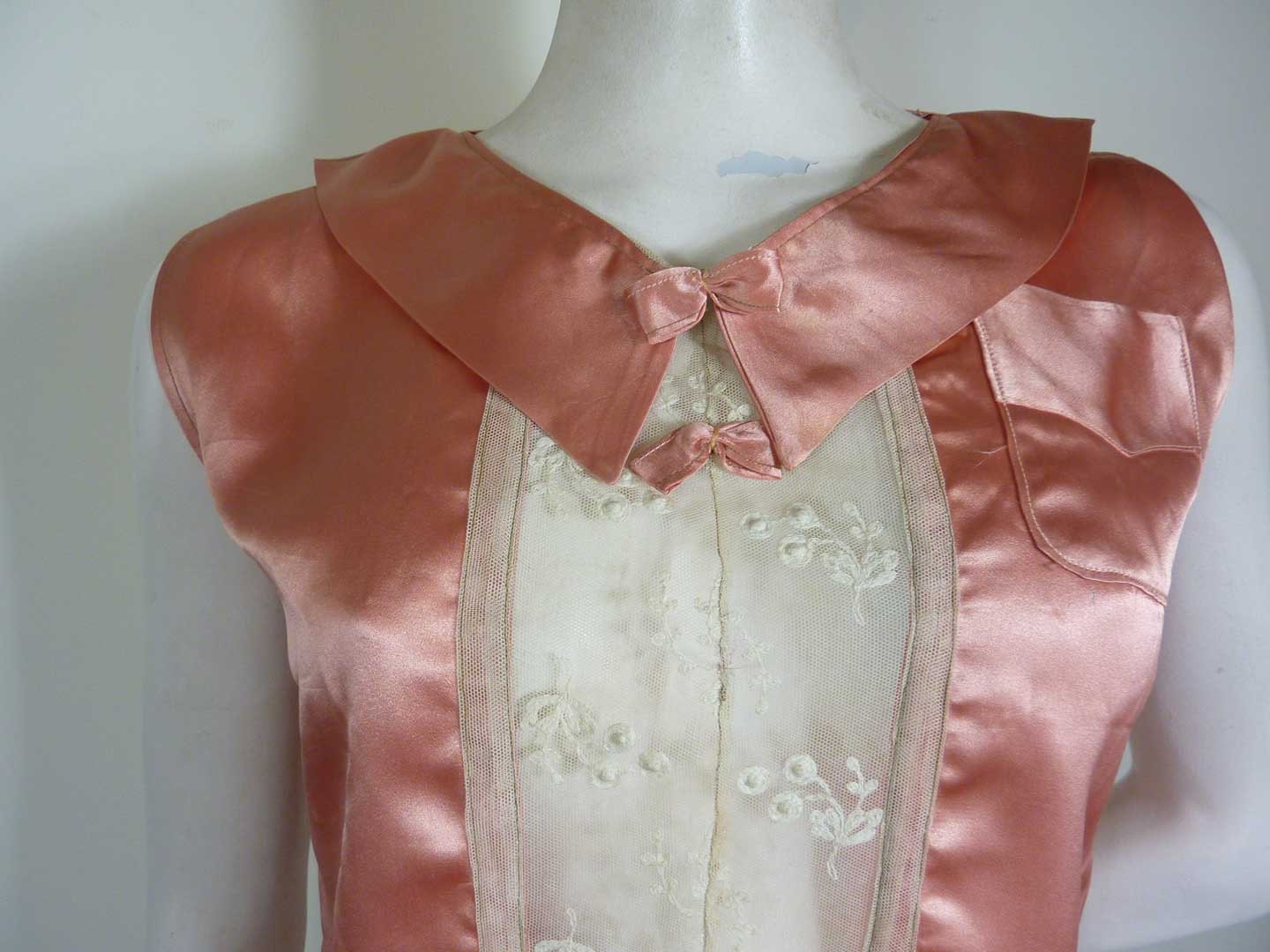 Vintage 1930s Peach Satin and Lace Blouse Art Deco UK 10