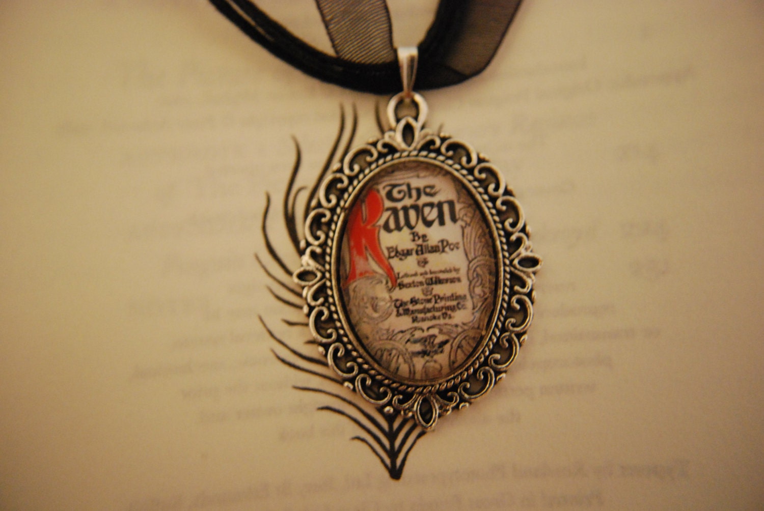 Edgar Allan Poe - The Raven cabochon necklace