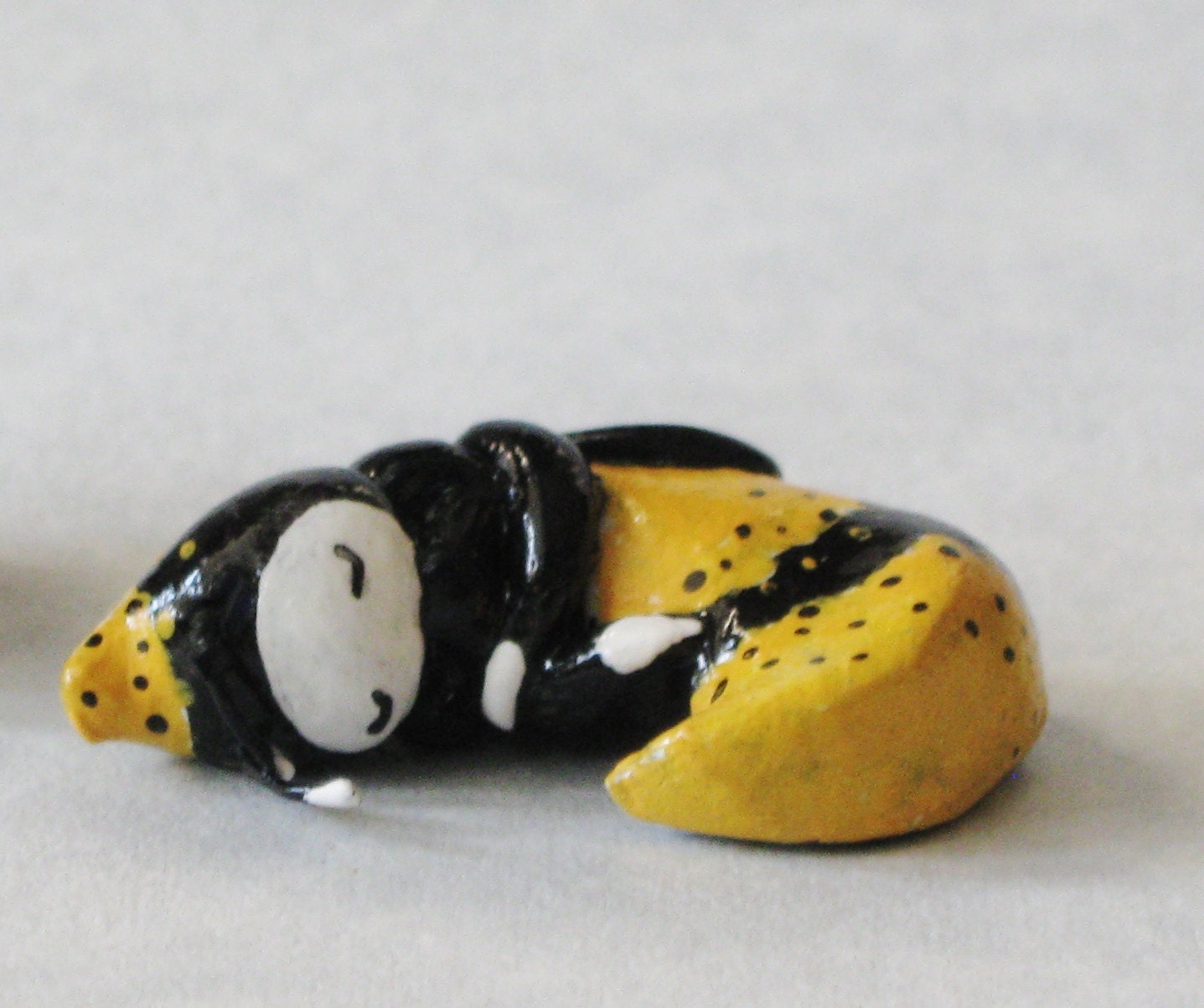 Lisa Snellings- Sleepy Little Bee