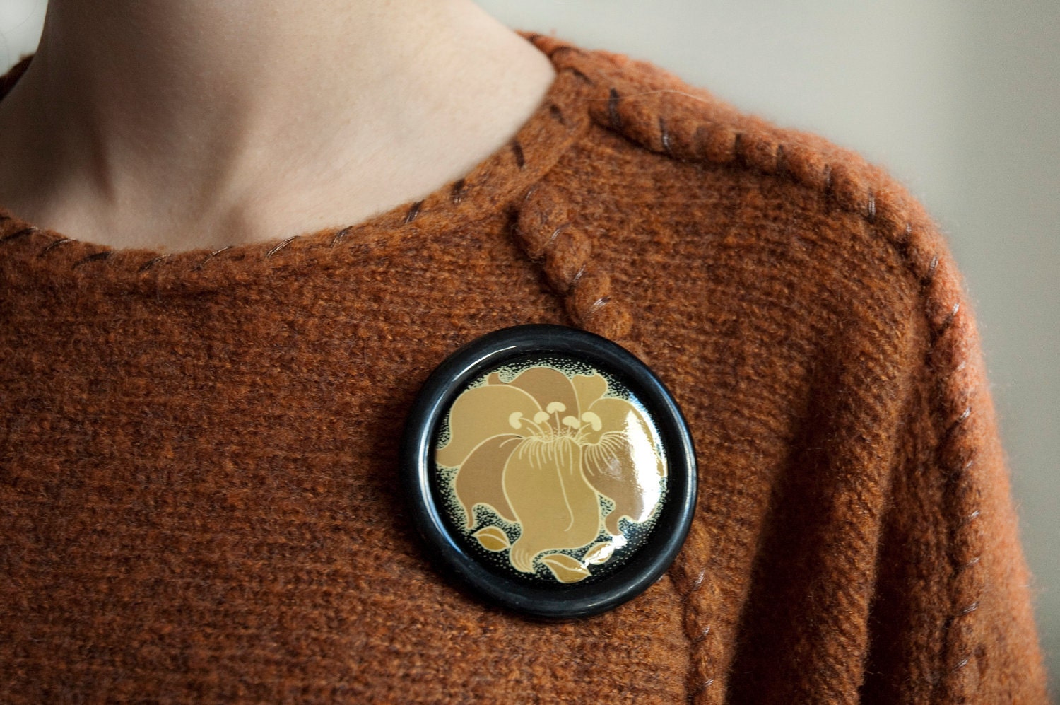 Round Flower Brooch Lily pin Yellow Black Circle