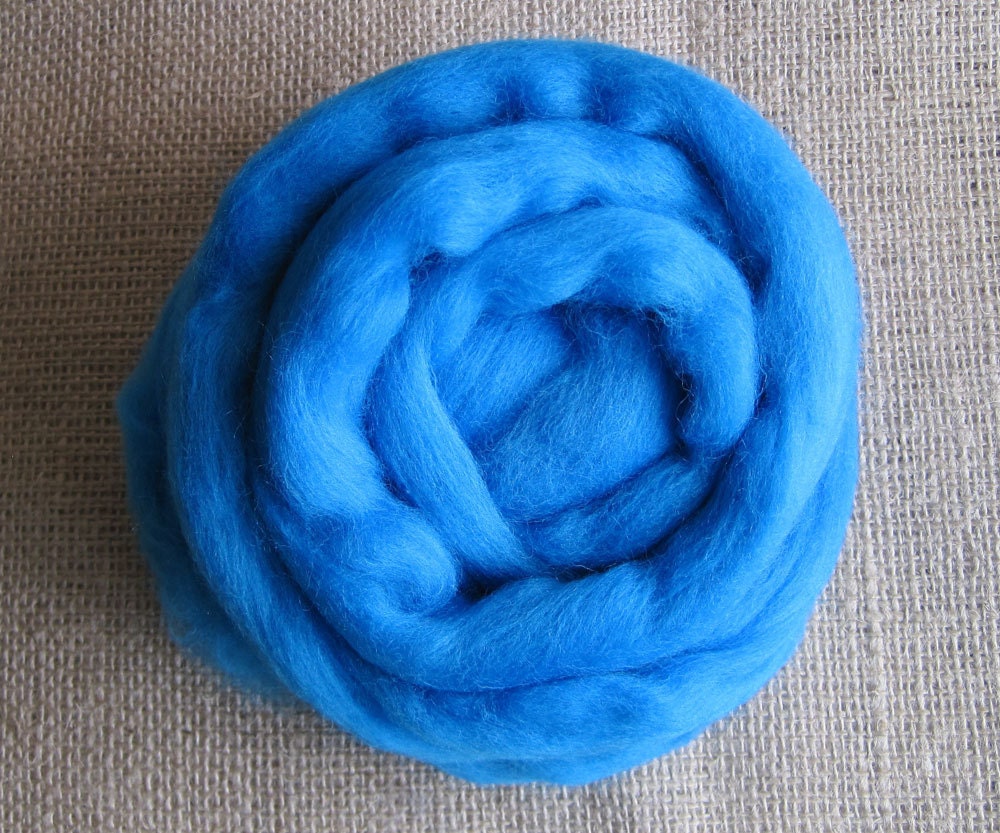 Gwen Cooper - Blue Merino Top Felting Spinning Fiber - 2 oz