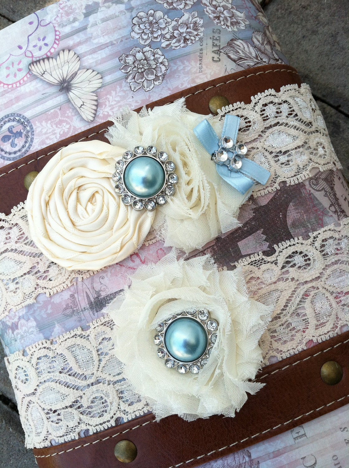 Ivory / white wedding garter / bridal  garter/  lace garter / toss garter / Something BLue wedding garter / vintage inspired lace garter