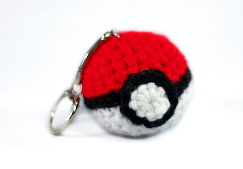 Amigurumi Pokeball keychain - Pokemon Catcher Poke Ball