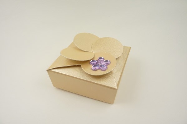 Gold Petal Top Wedding Favor Box Ideal for weddings table decoration 