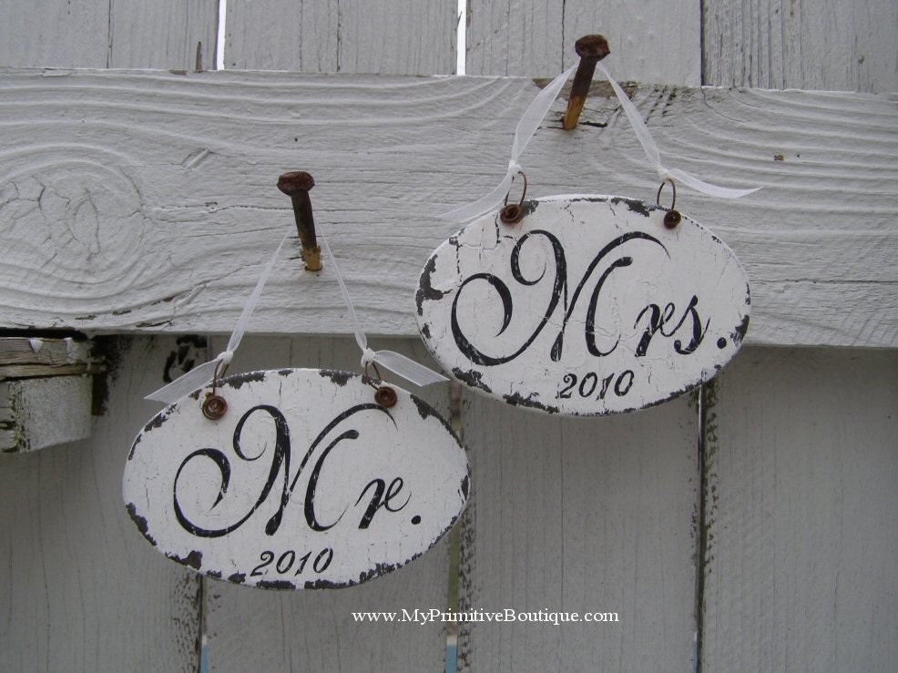 These adorable'Cottage Wedding Signs' are the perfect size to hang just