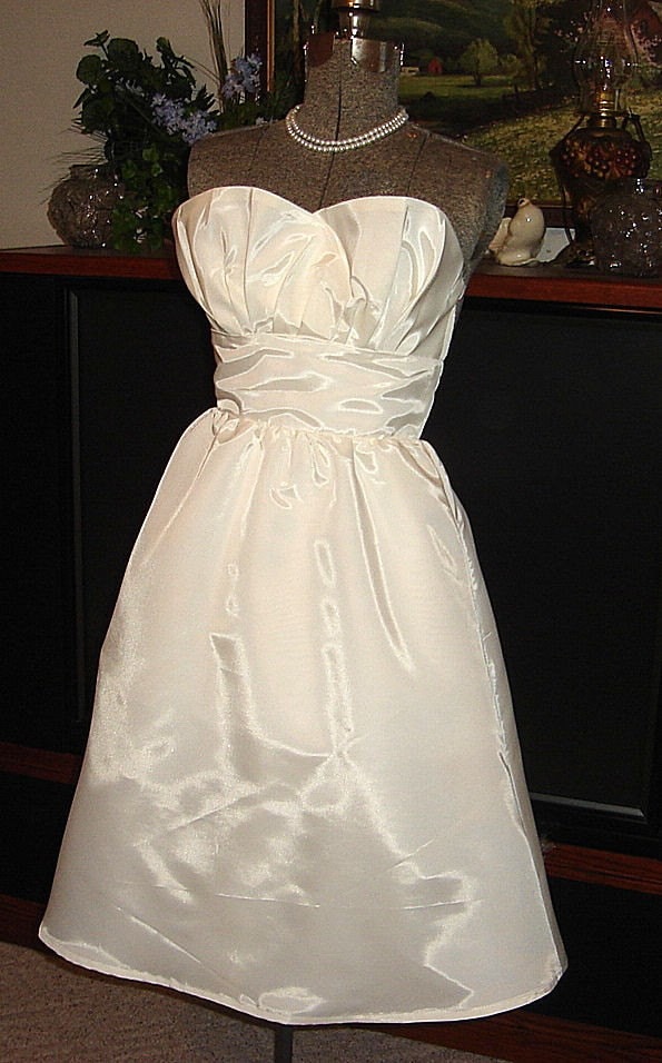 GRACE Elegant Short Vintage Style Wedding Dress by SashCouture 